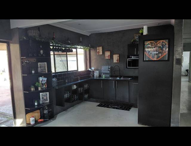 5 BEDROOM HOUSE FOR SALE IN RACEVIEW